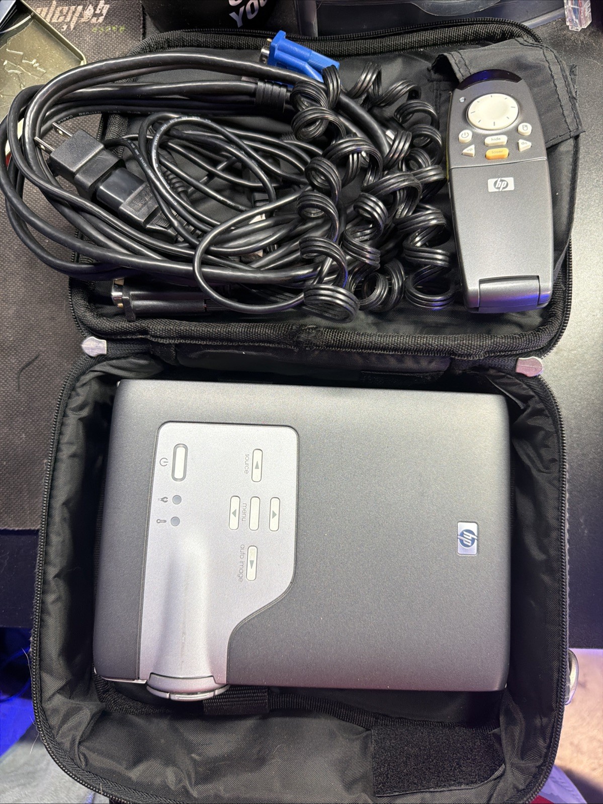 HP SB21 DLP Digital Projector Complete With Cables, Remote And Case EXCELLENT