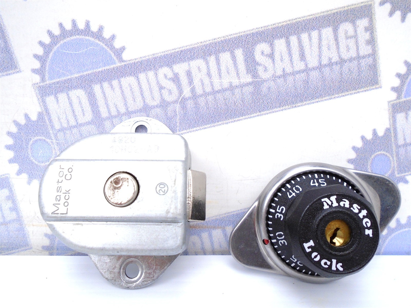 MASTER LOCK - 1654 - BUILT IN COMBO LOCK for RH Hinged LOCKER w/COMBO & NUTS NEW