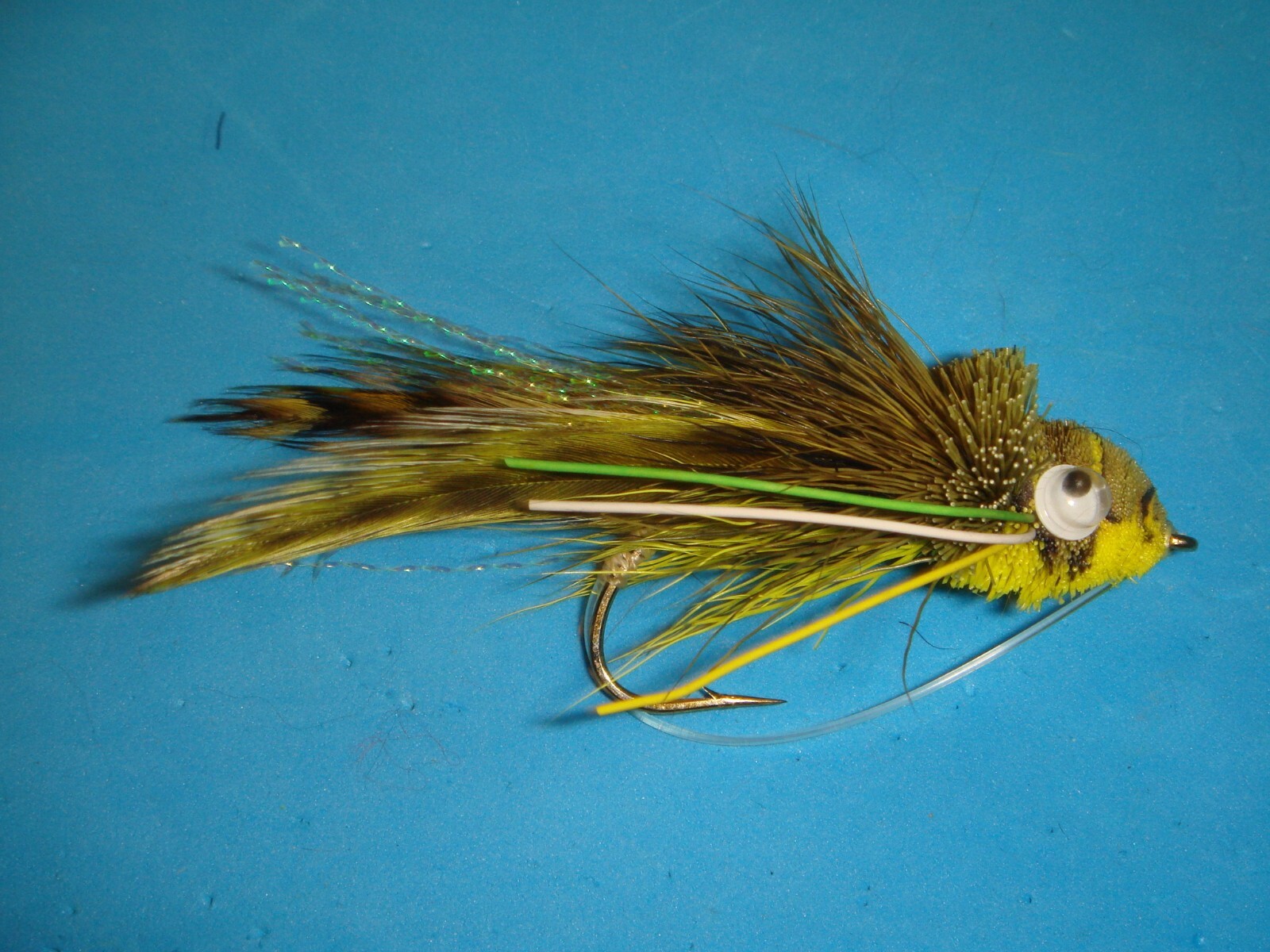 FLY FISHING FLIES - Olive/Yell DEER HAIR DIVING FROG BASS BUG size #4 (3 pcs.)