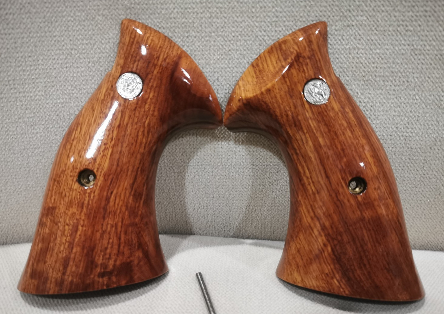 RETRO TARGET STOCKS GRIPS FOR S&W K, L FRAME SQUARE BUTT EXOTIC PADAUK WOOD # 2