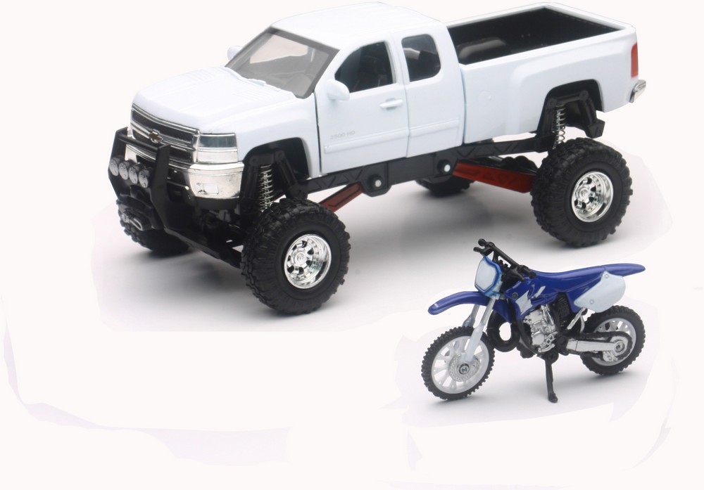 NewRay 1:43 Scale Chevy Silverado 4x4 w/Yamaha Dirt Bike