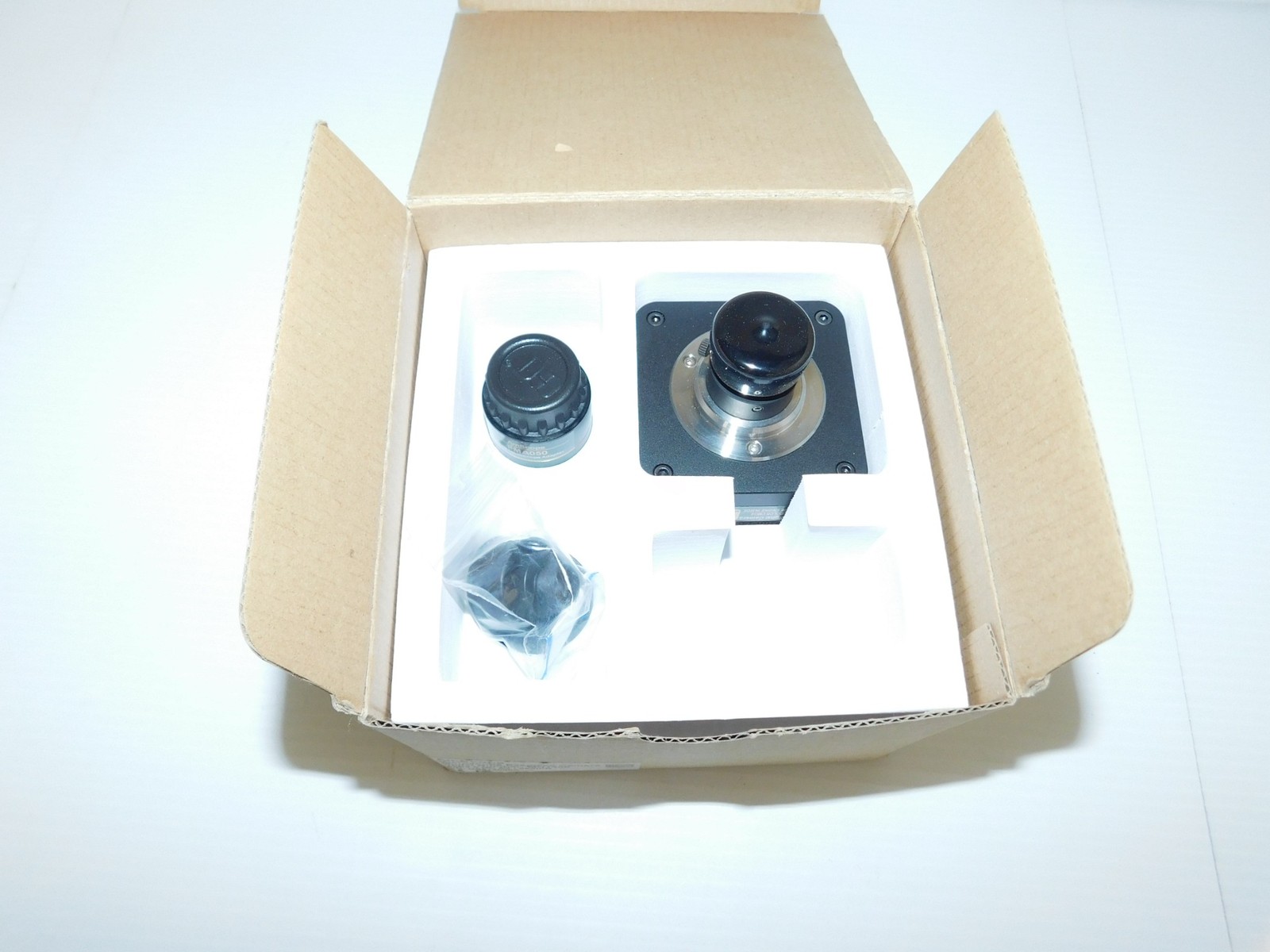 AMSCOPE MICROSCOPE EYEPIECE CAMERA MODEL MU1400 & FMA050 ADAPTER - NEW? (AFD125)
