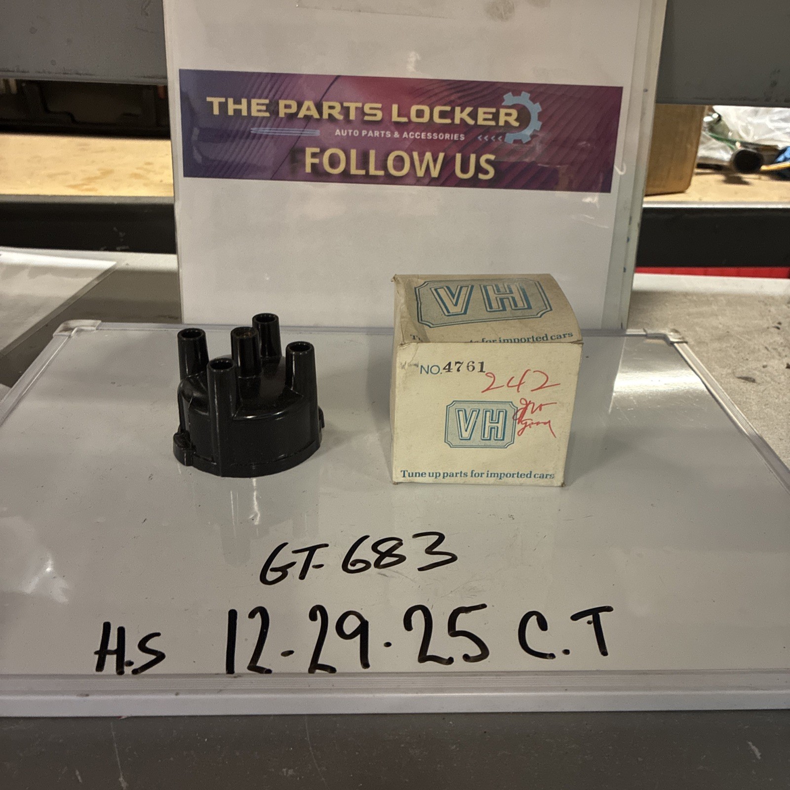 (1) NOS 4761  Von Housen Distributor Cap, Genuine VH, Vintage, Obsolete