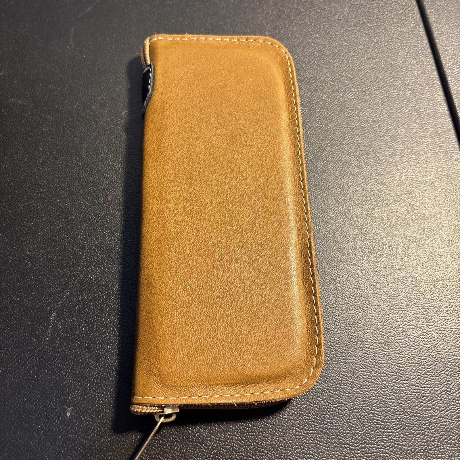 Cartera para gallos de cuero con himan