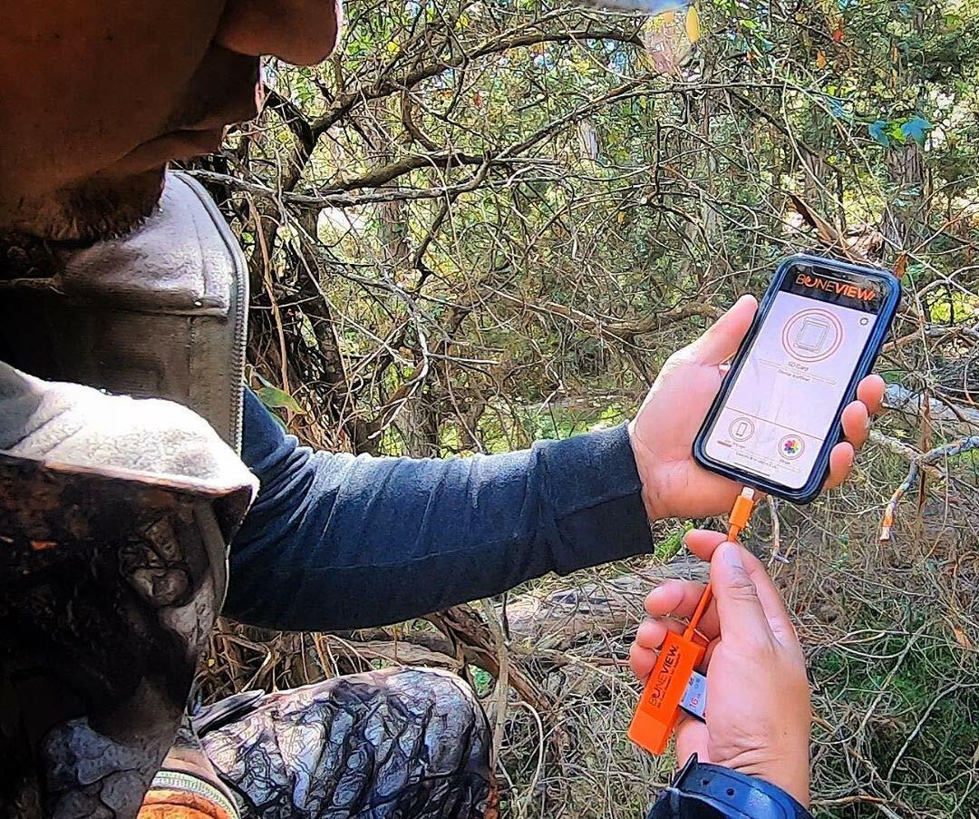 BoneView Trail Camera Viewer for all Apple iPhone iPad devices SD Card Reader