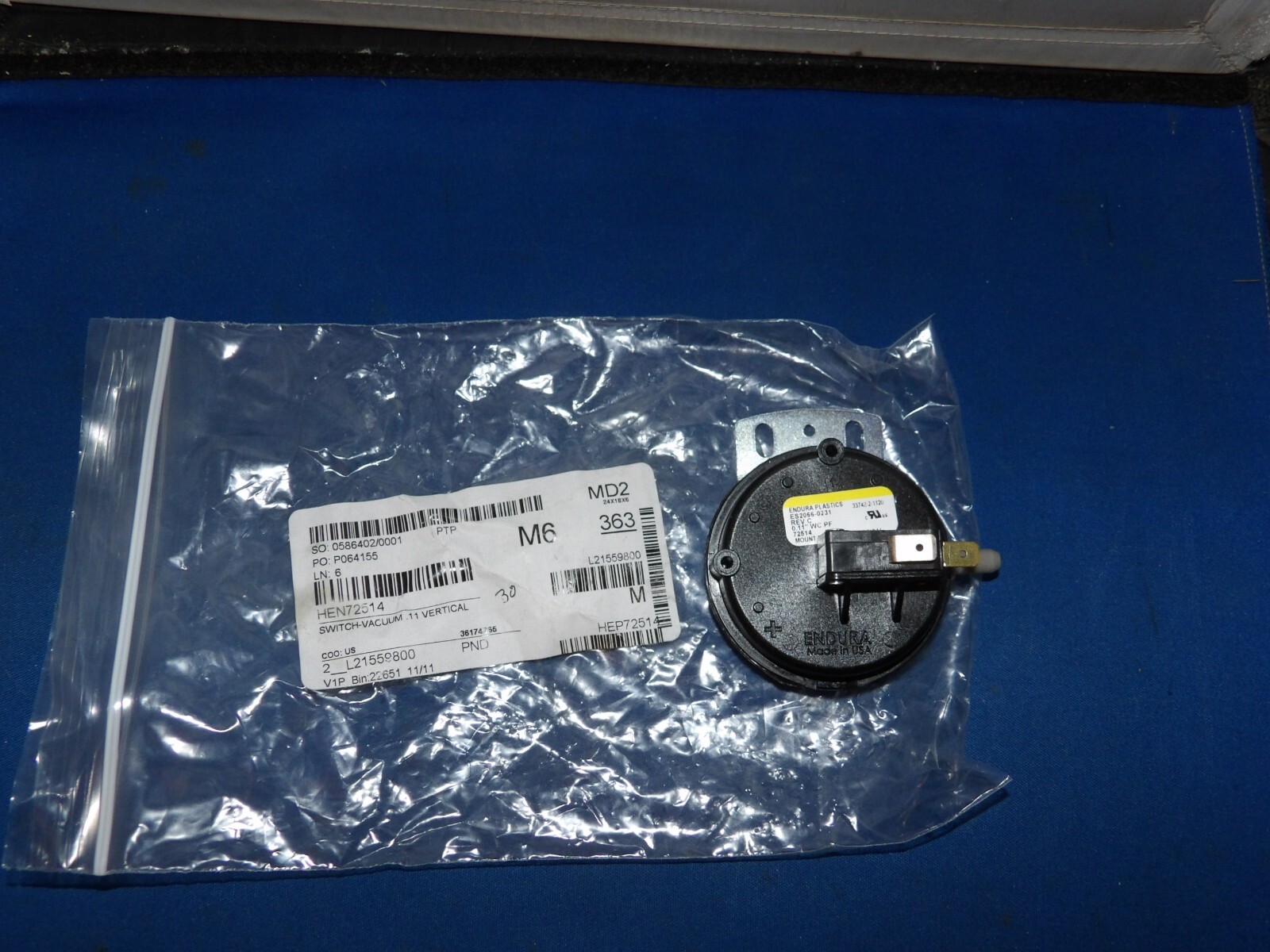 72514 Henny Penny Switch-Vacuum .11 Vertical Genuine OEM HEN72514