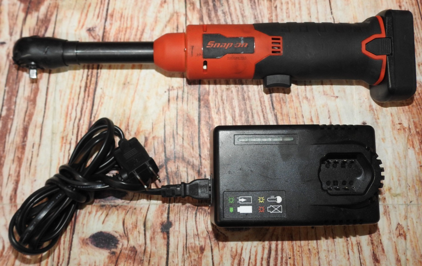 Snap-on CTR8274 14.4 V 1/4” Drive Long Neck Lithium Ratchet Kit w/ Batt+Charger