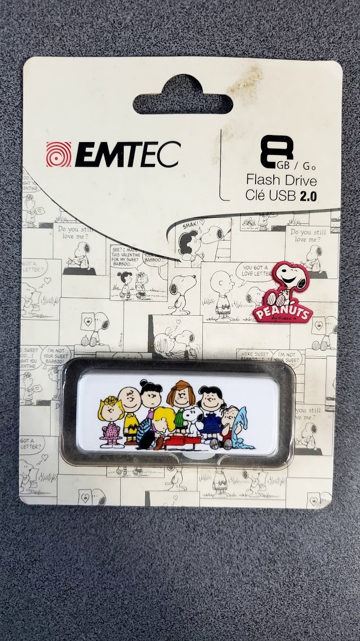 Peanuts EMTEC 8GB USB 2.0 FLASH DRIVE- NEW IN PACKAGE