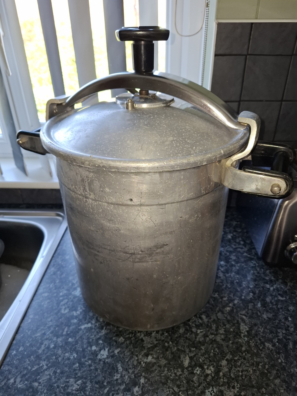 LARGE 13 LITRE PRESSURE COOKER / SAUCEPAN, EX BRITISH ARMY CATERING CORP