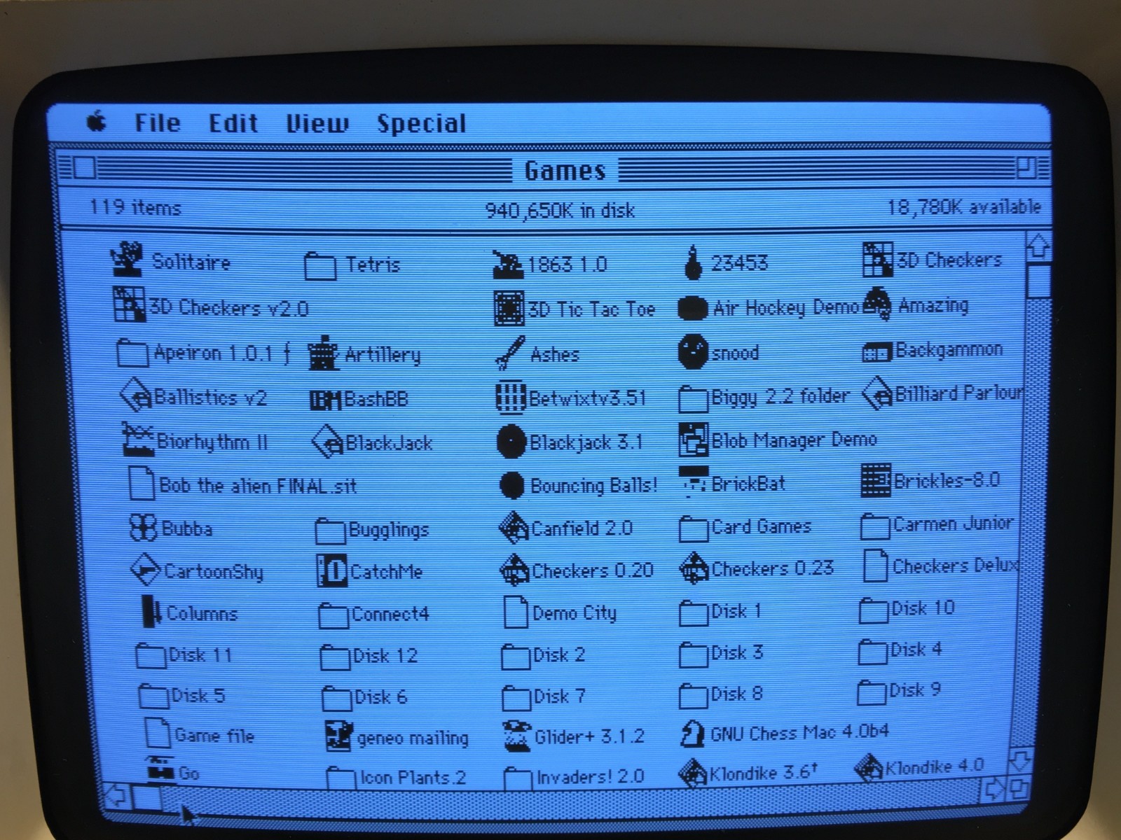 Macintosh Plus. BlueSCSI. 4mb. Clear Screen. Recapped