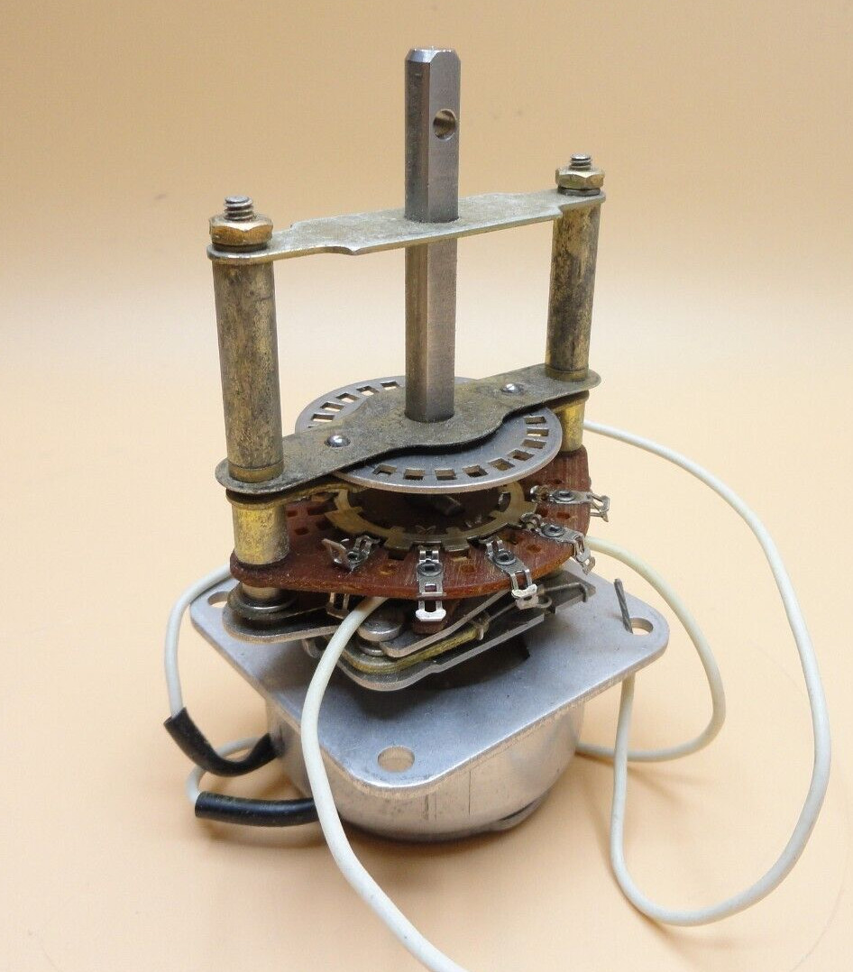 Rotary Electric Solenoid Selector Switch NOS (QTY 1)