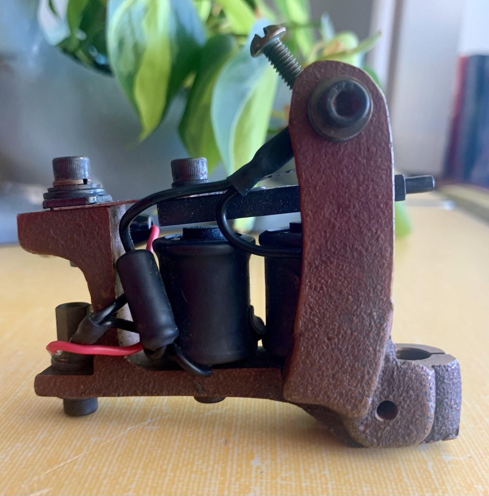 Workhorse Irons Coil Tattoo Machine –  (Seth) 2012 – RCA Adapter Included