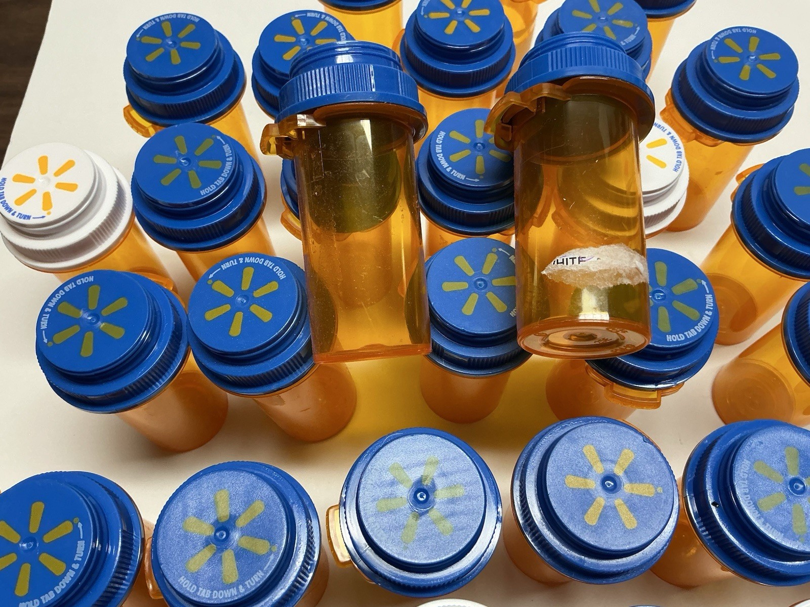 40 Small & Medium Empty Locking/Unlocking Pill Bottles UNCLEAN w sticker residue