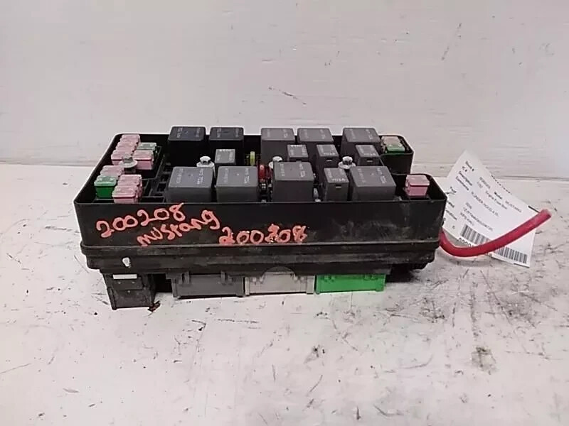 2005-2006 Ford Mustang Fuse Box Relay Module Engine Assembly OEM