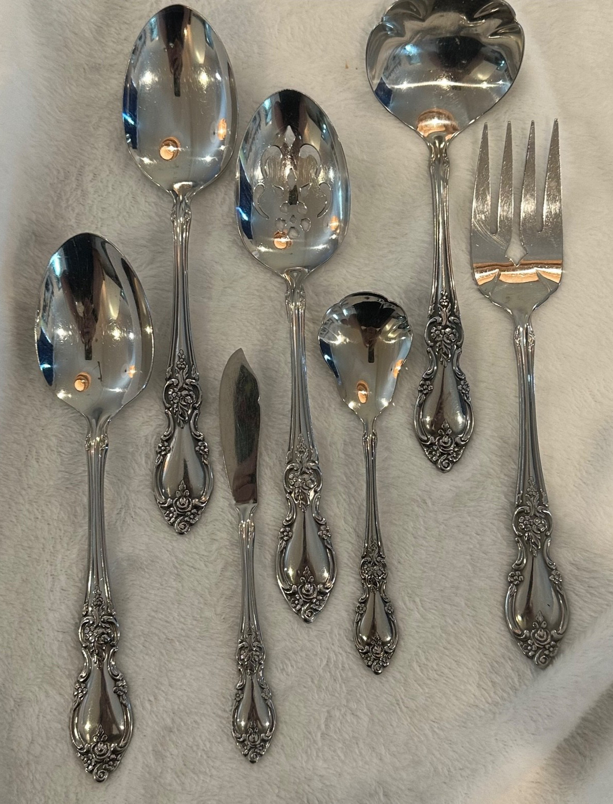 Oneida Louisiana Pattern 7 Piece Hostess Set Plus Ladle and Extra Serving Spoon