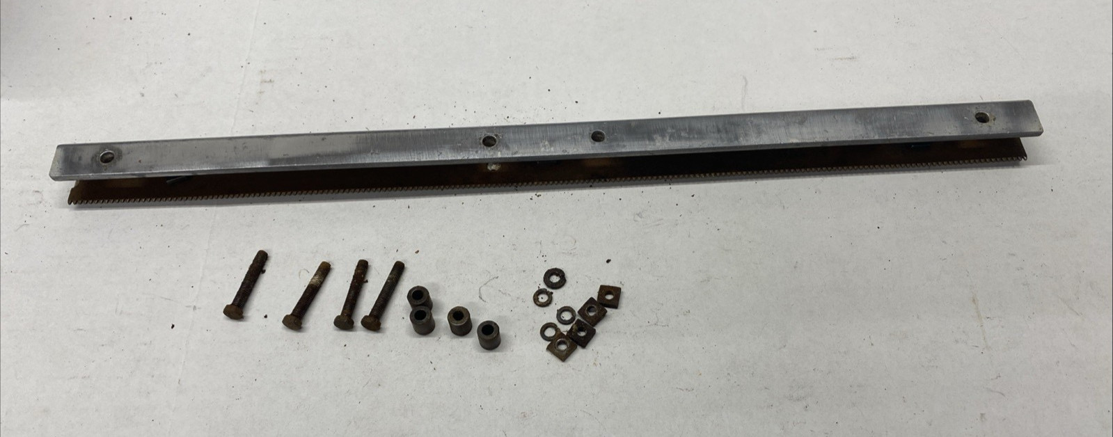 Craftsman Table Saw Md 103.20002 Front Gear Rail 18" & Bolts  CTS-1098