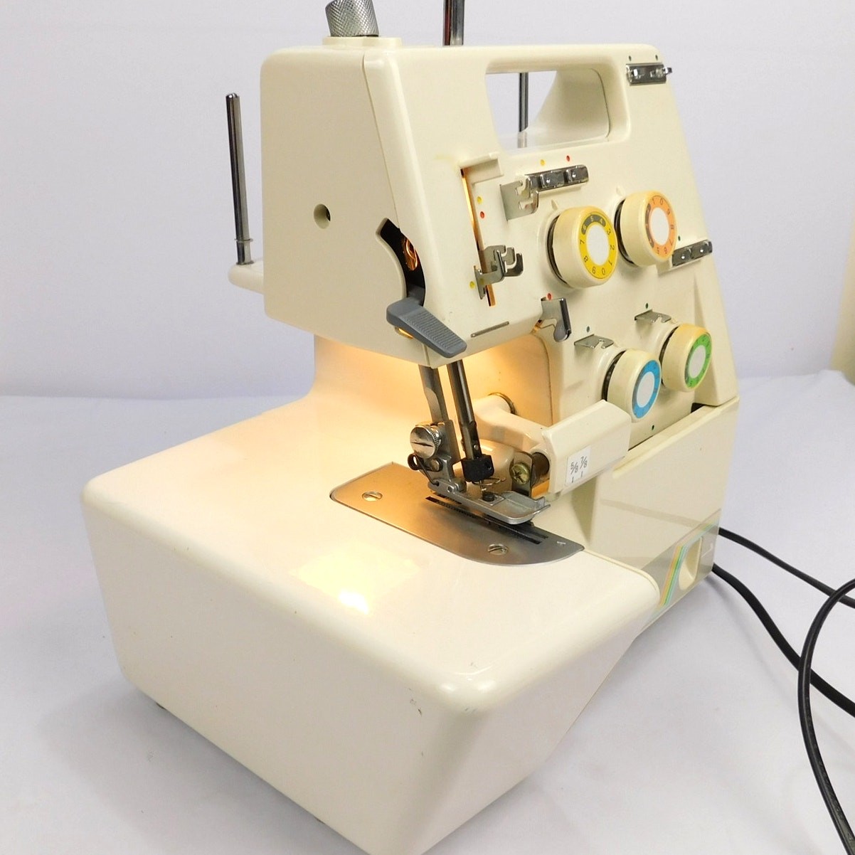 White SpeedyLock 7234 Serger Overlock Sewing Machine Tested Serviced w/ Pedal