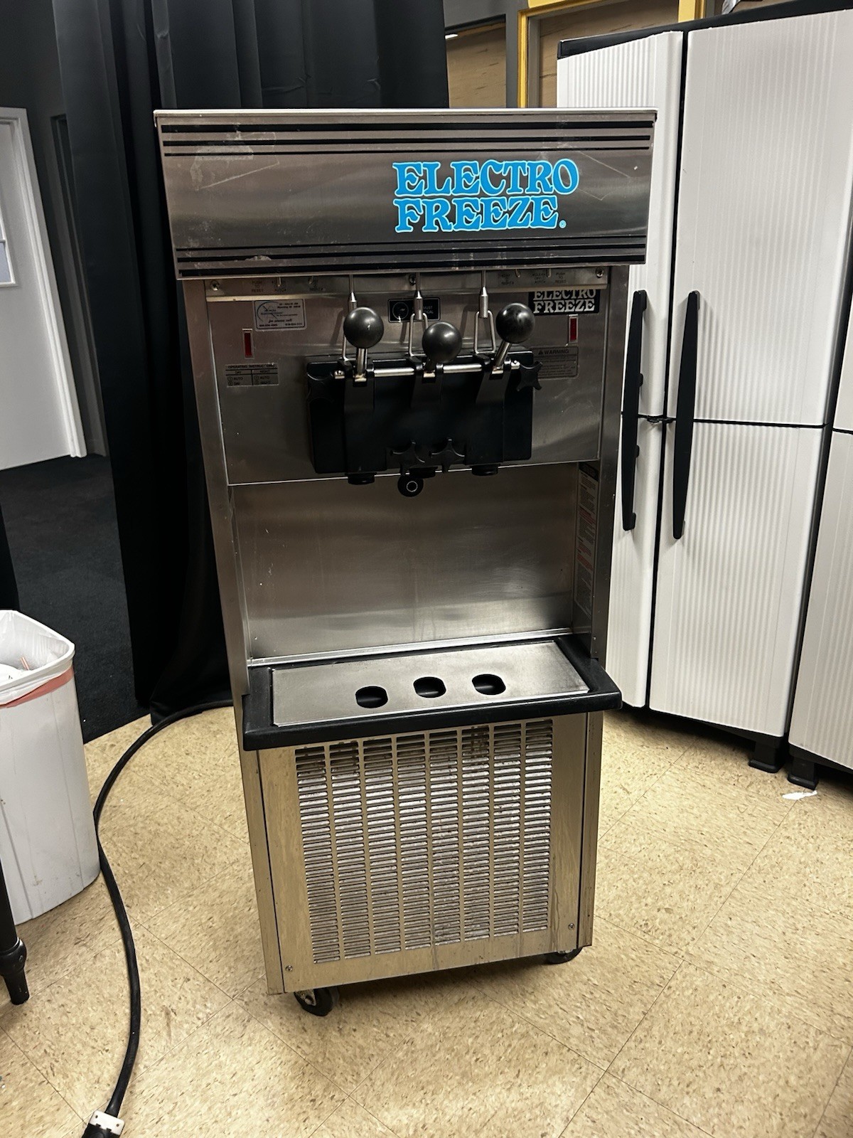 Electro Freeze SL500-132 Soft Serve Ice Cream Machine Floor Model 2 Hoppers