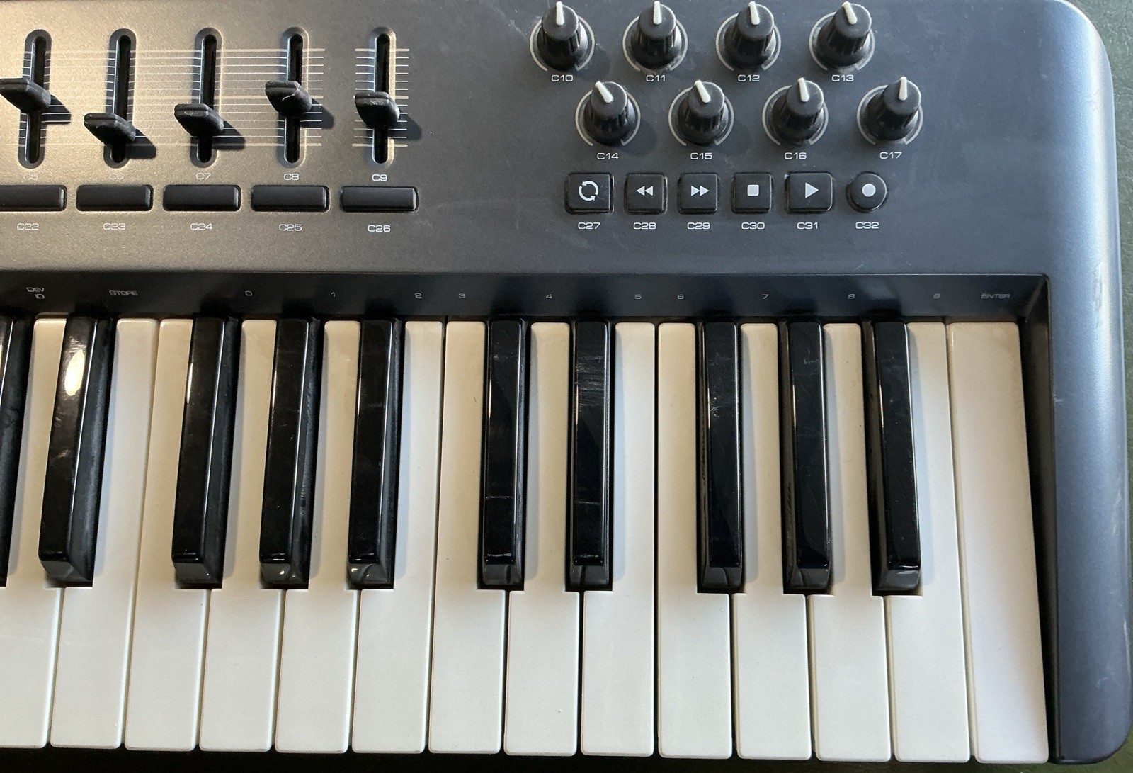 EUC M-Audio Oxygen 49 (3rd Gen) Electronic Midi Keyboard Tested