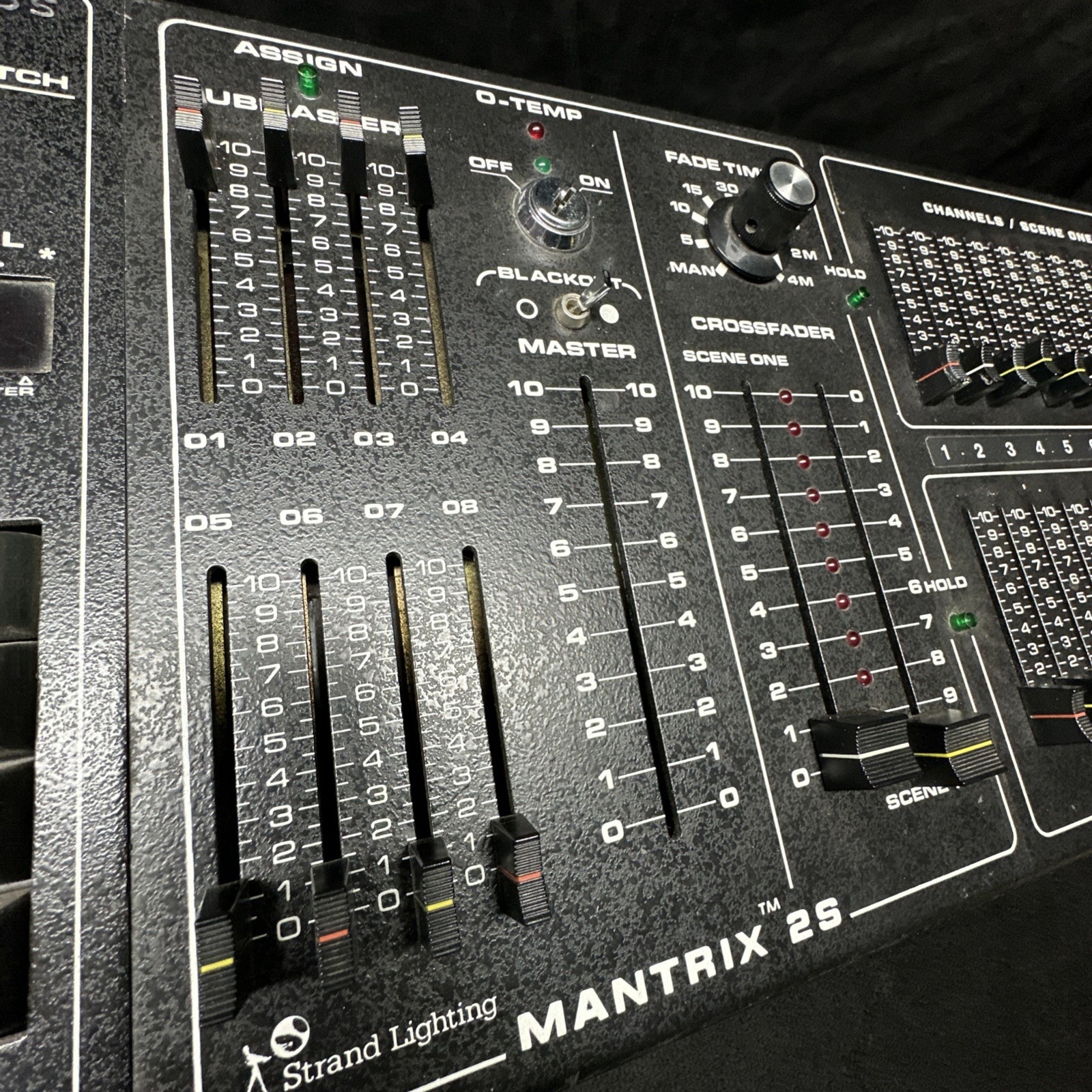 strand lighting mantrix 2s control console 24 channel [4*F-0]