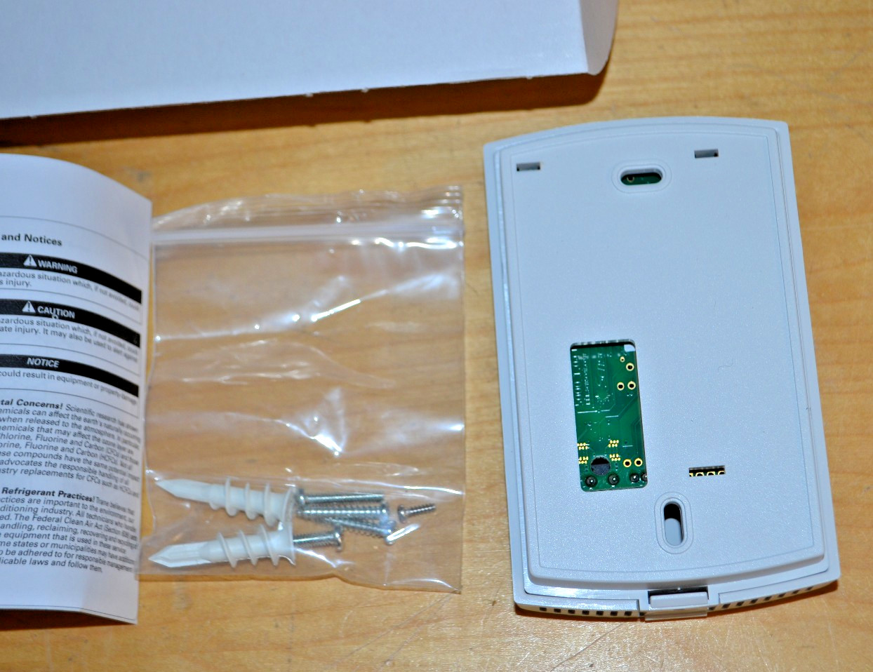 Trane ServiceFirst CO2 Wall Sensor ~ SEN01087 ~ X13790422010 ~ VACO2ZONE010