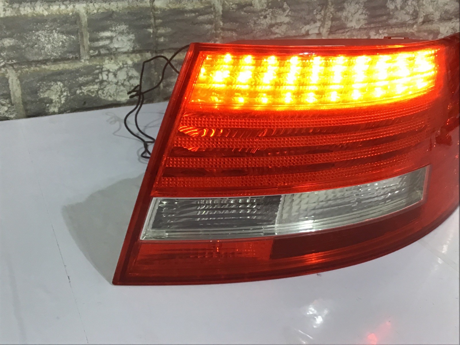 2005-2008 Audi A6 Tail Light Right (passenger Side) COMPLETE, OEM.