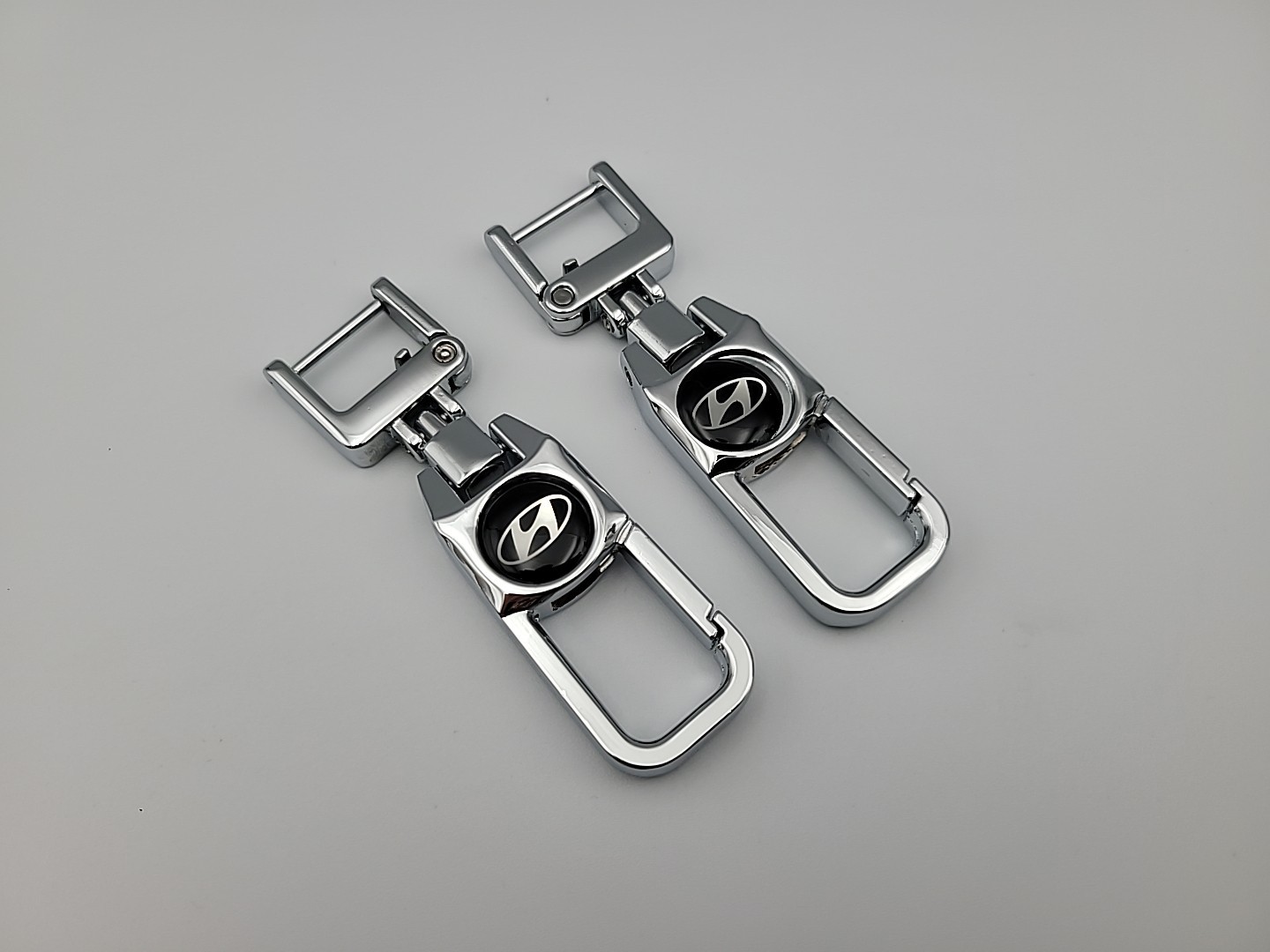 Pair Of Carabiner Keyring Keychain's For Hyundai Metal Car Hyundai Emblem Silver