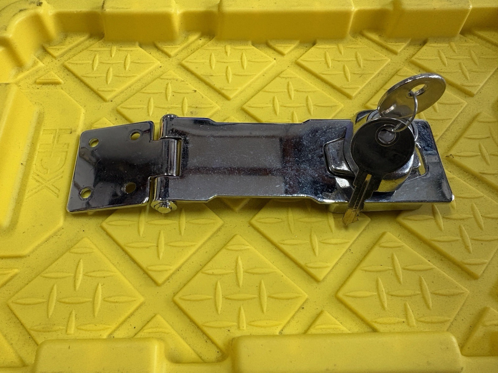 Chrome Keyed Hasp Lock With 2 Keys
