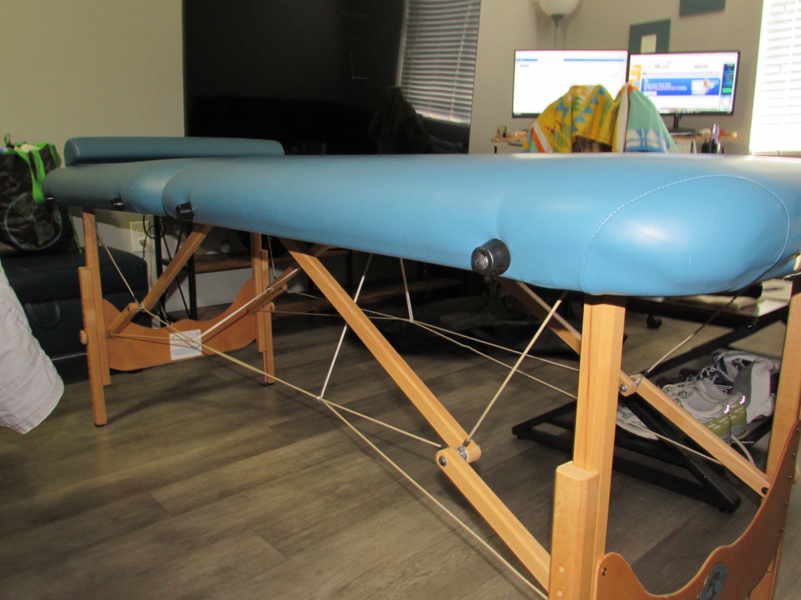32 in wide portable massage table