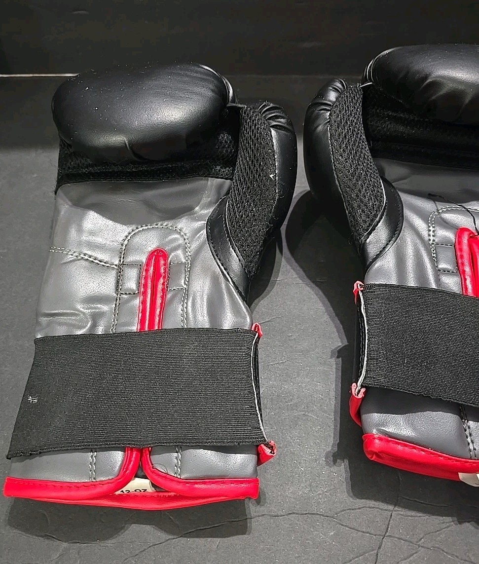 EVERLAST CORE Training Boxing Gloves Boxing Gloves (BLACK / RED) - 12oz