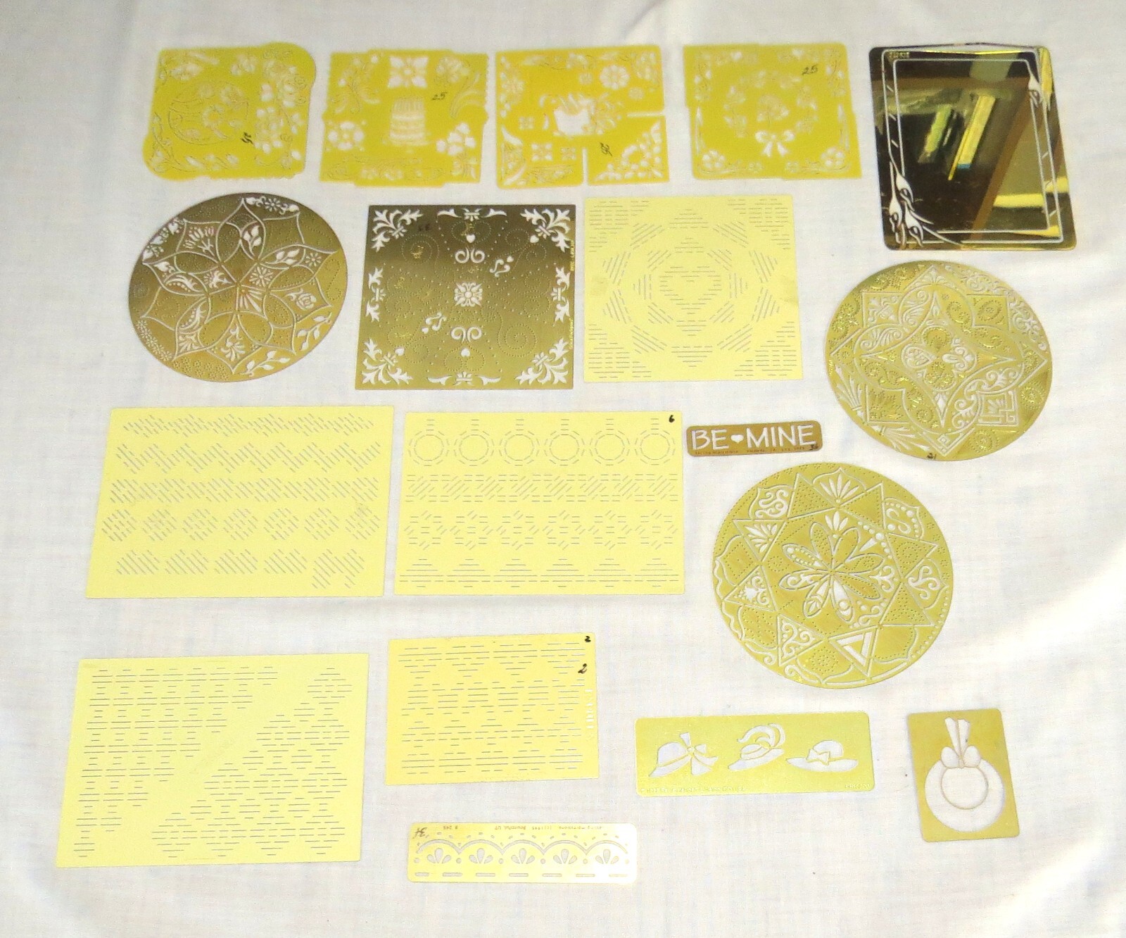 Metal Dies/Stencils: Yellow & Brass: Avec, Lasting Impressions, Papuela + set 17