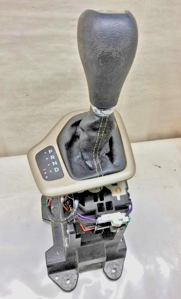 2014 - 2018 Jeep Cherokee Automatic Transmission Floor Gear Shifter Assembly OEM