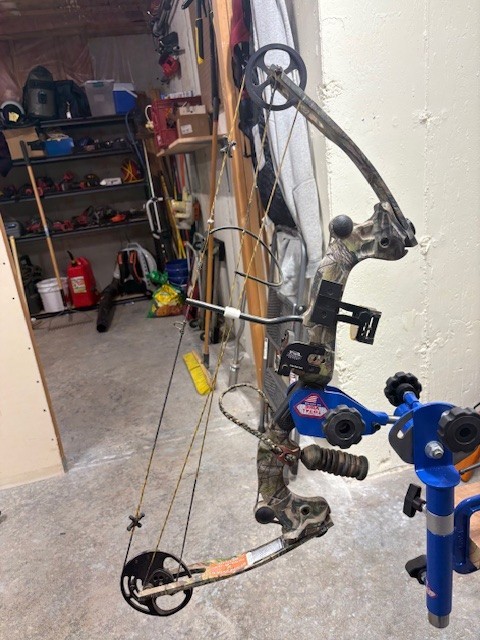 martin saber pro compound bow right hand adjustable draw length 26.5 to 29