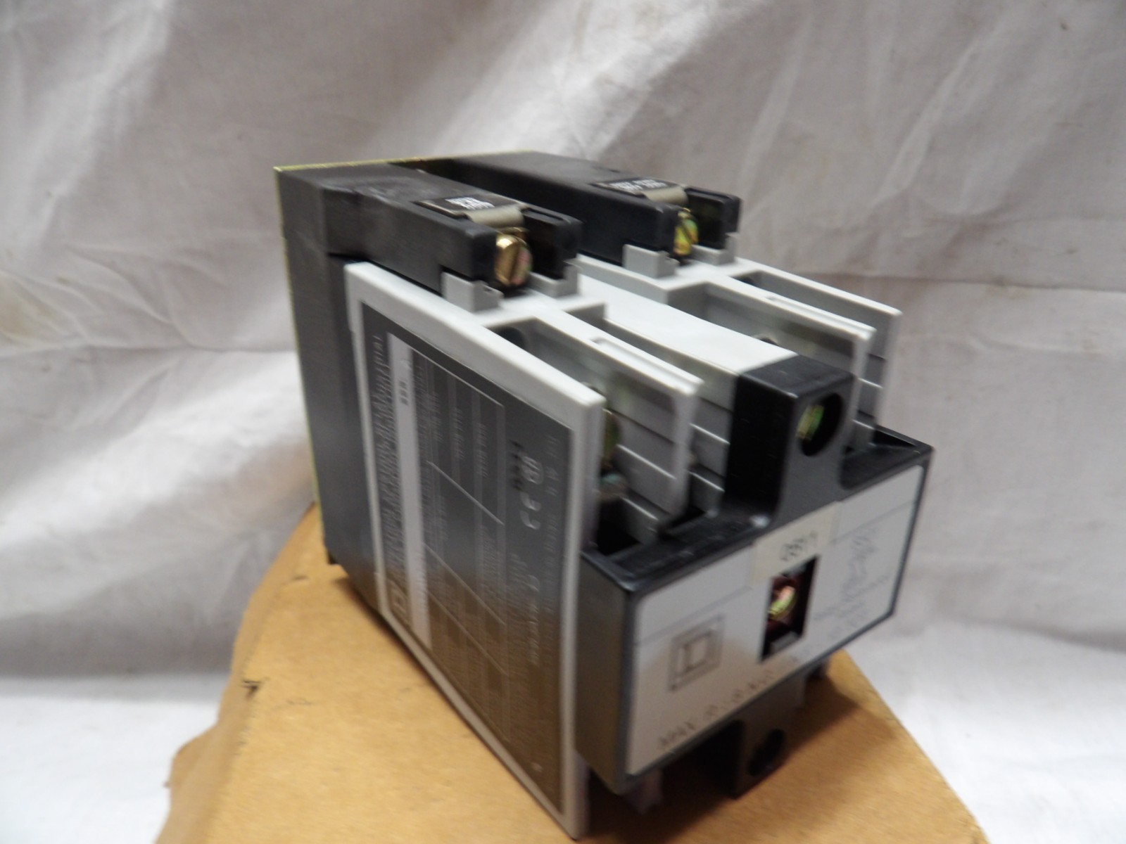 Square-D AC Control Relay Class 8501XO20V02