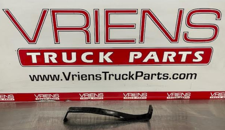 PETERBILT BRACE-SKIRT STEPBOARD ALUM L85-6055