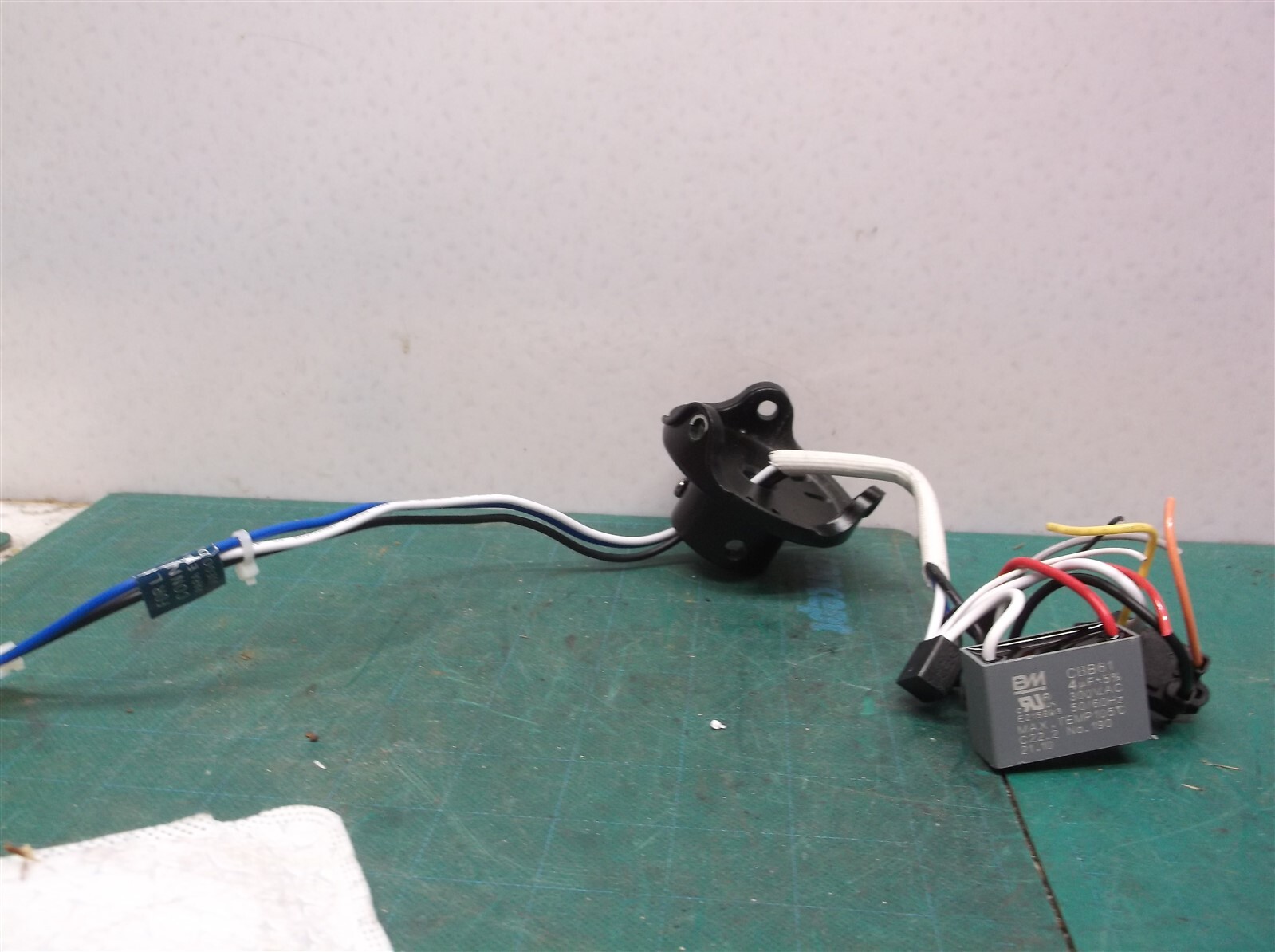 fan switch group with upper cap off Merwry 52" Ceiling Fan