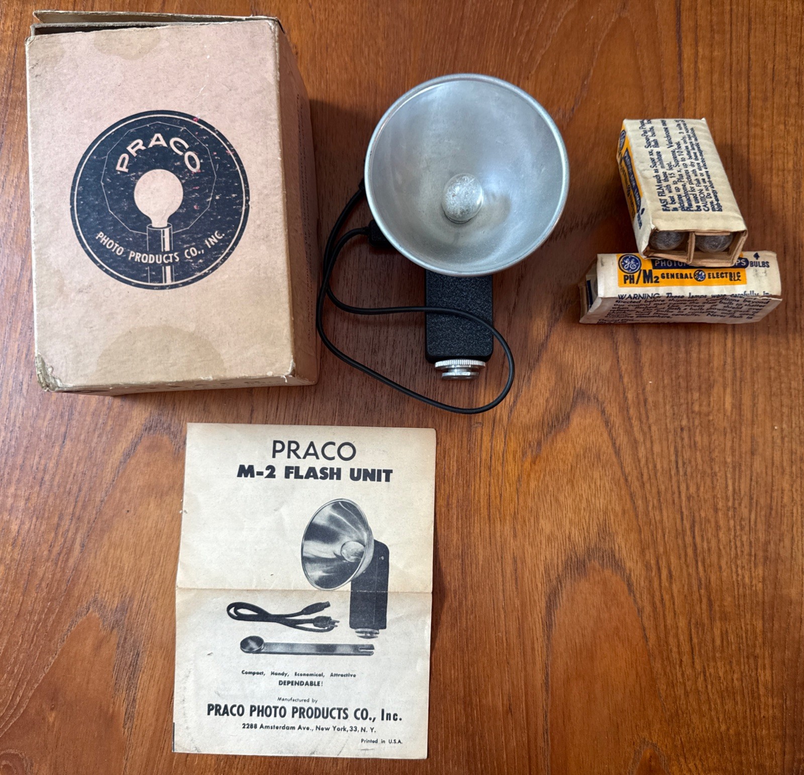 Vintage Praco M-2 Flash Unit with Original Box, Directions & 7 Original Bulbs