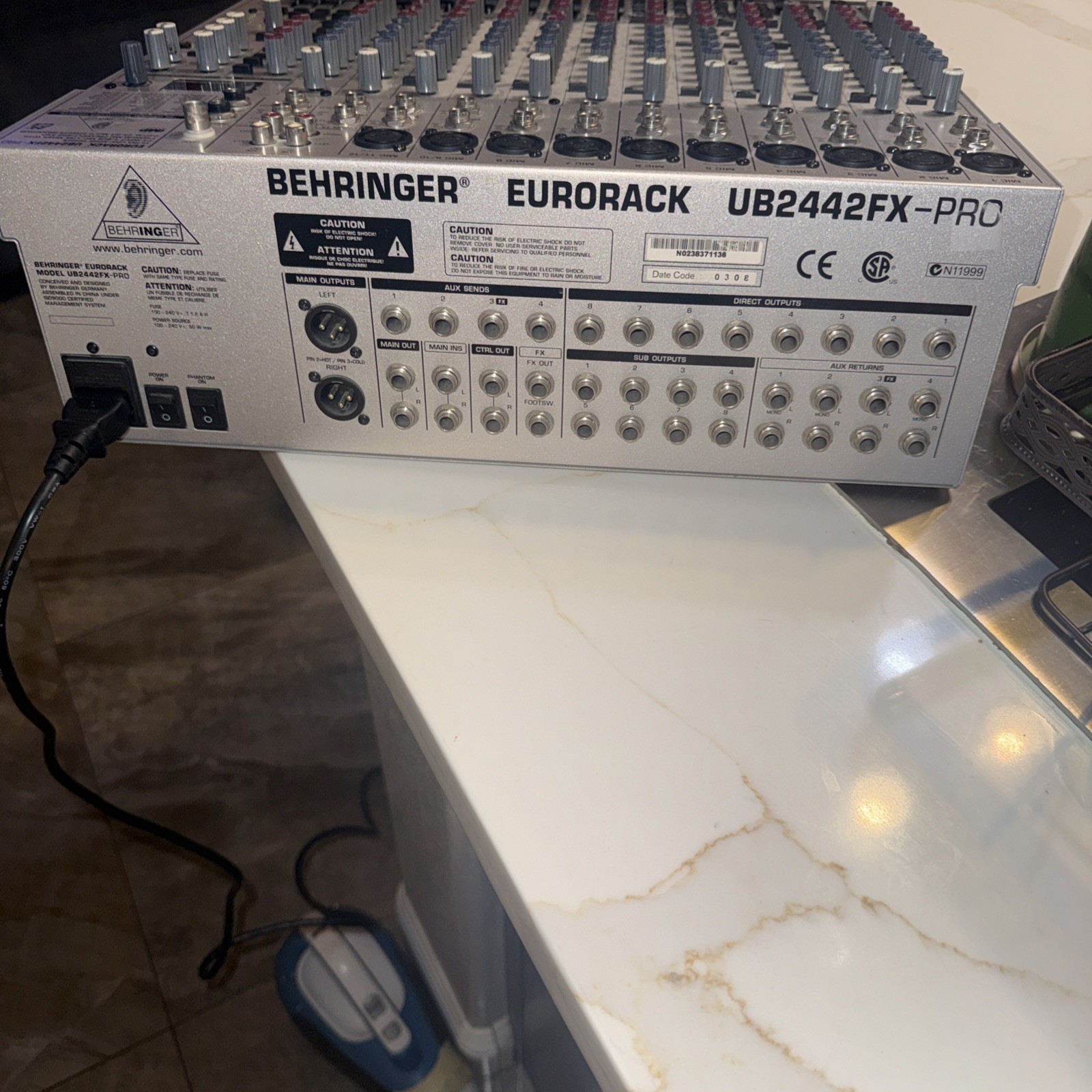 Behringer Eurorack UB2442FX-PRO 24 Input / Line Mixer 24 Bit Multi-FX Processor