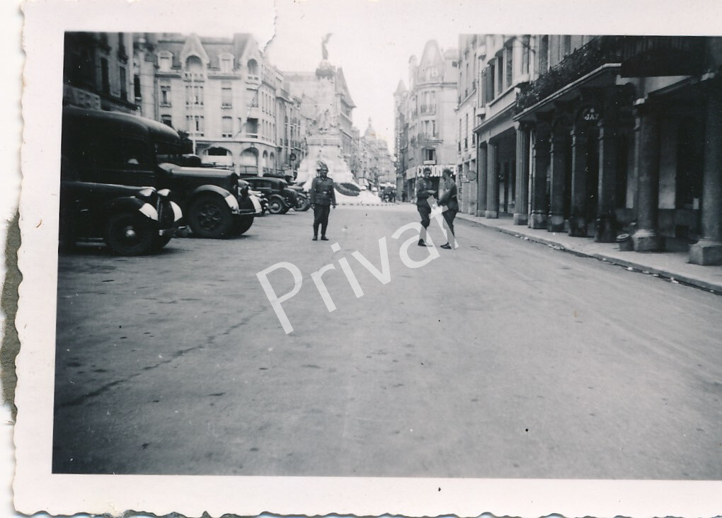 Photo WW II Wehrmacht Soldiers Vehicle Convoy Paris France K1.30