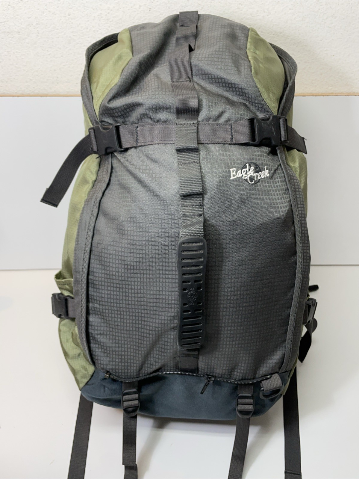 Eagle Creek Travel Gear Hiking Backpack Green Dupont Large 24” High 14” Wide