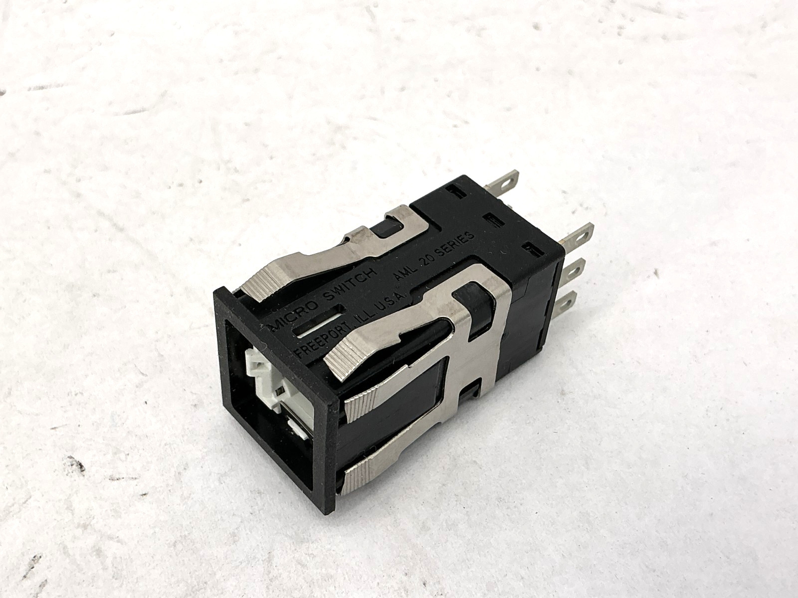 New Honeywell AML21CBE2AC Ser AML20 Micro Switch Pushbutton 3A 250V - No Box