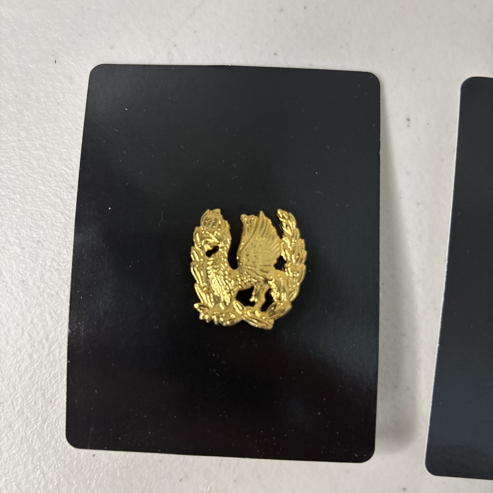 Headquarters Company US Army Command crest DUI badge ~1" clutchback