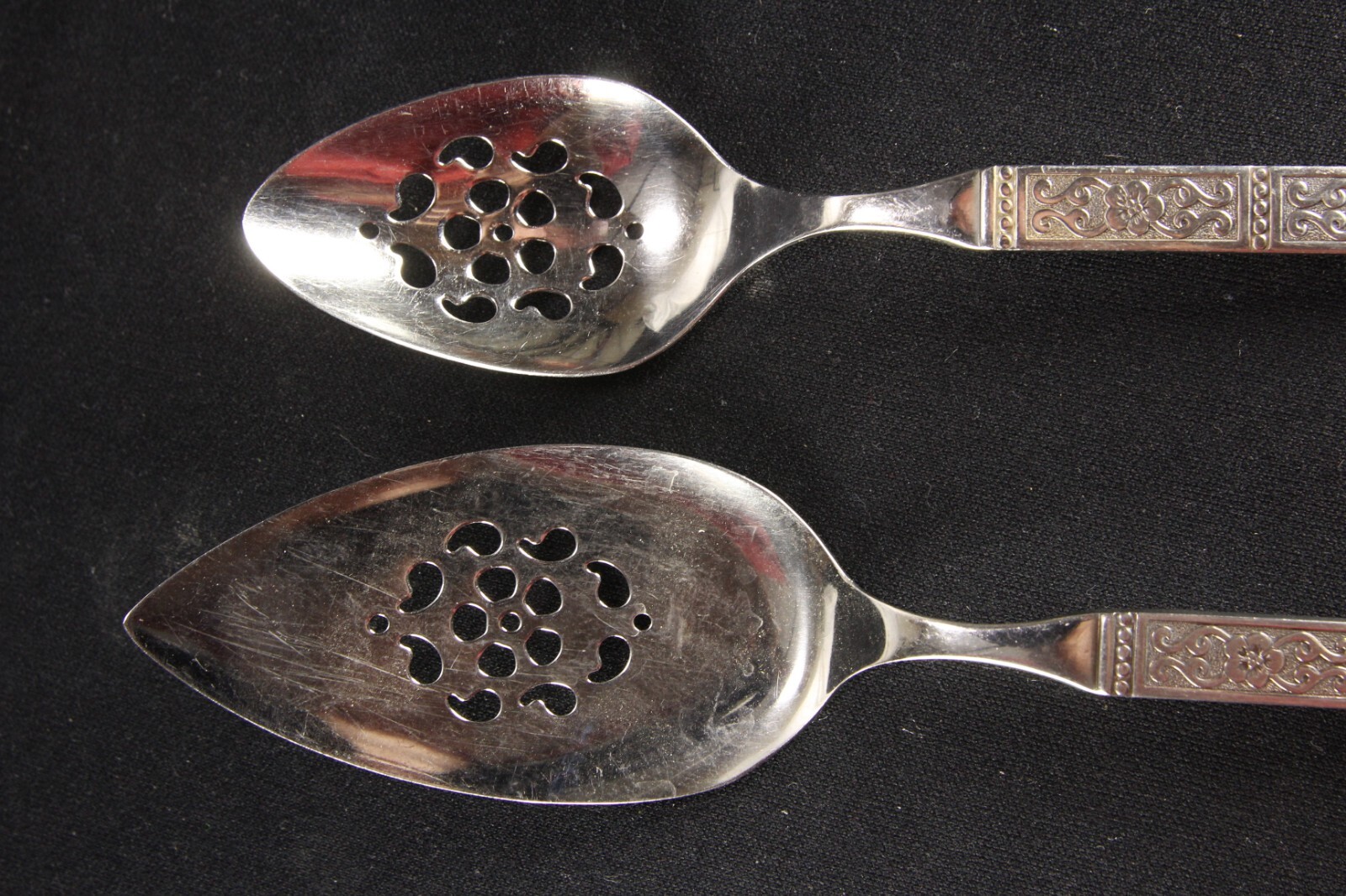 Oneida Community Stainless 'Isabella' Pierced Pie/Cake Server & Serving Spoon
