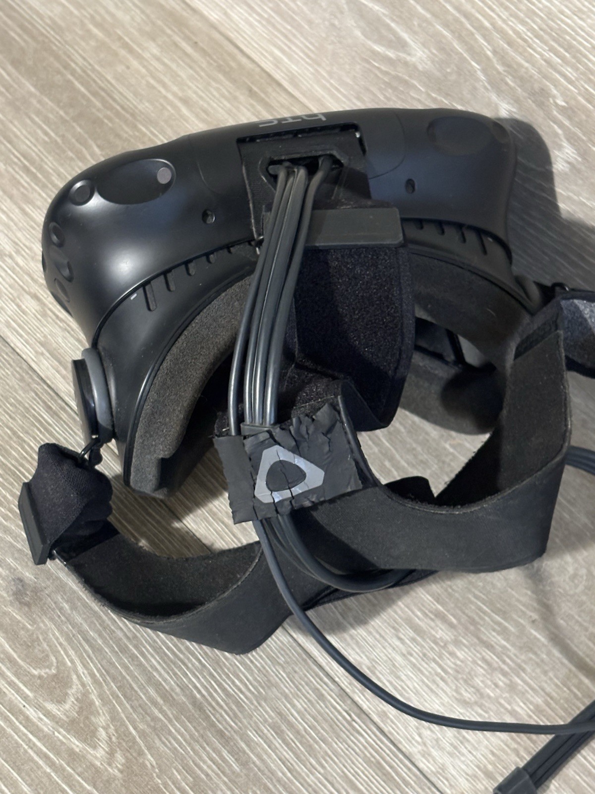 HTC Vive VR Full Headset Kit System Virtual Reality TURNS ON BUT UNTESTED AS-IS