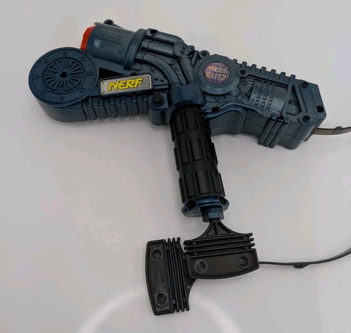 Vintage 1997 Nerf Gun Blitz Rip Chord Blaster Ripchord