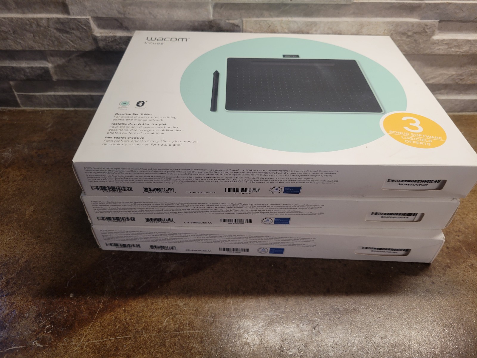 3 Wacom Intuos 8.5" x 5.3" Medium Graphics Tablet - Pistachio Green