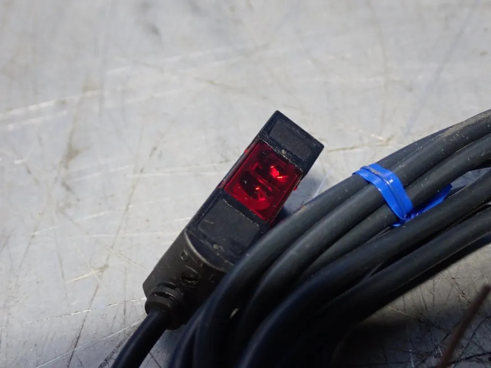 OMRON PHOTOELECTRIC SWITCH E3S-AD62