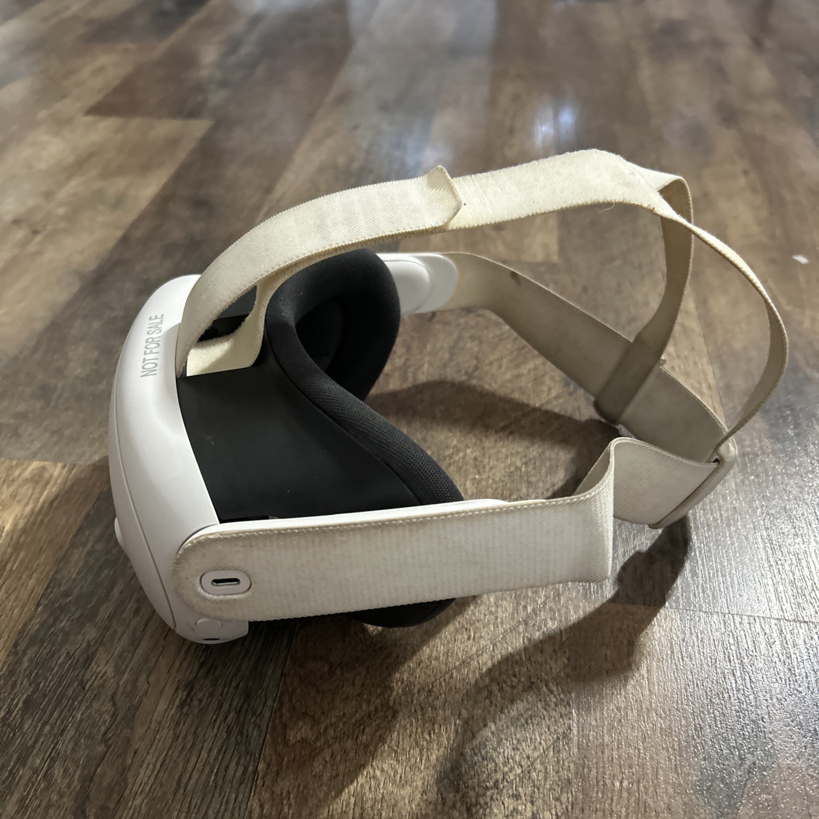 Meta Oculus Quest 3 - 128GB - Headset ONLY - DOESN’T CONNECT TO META APP -