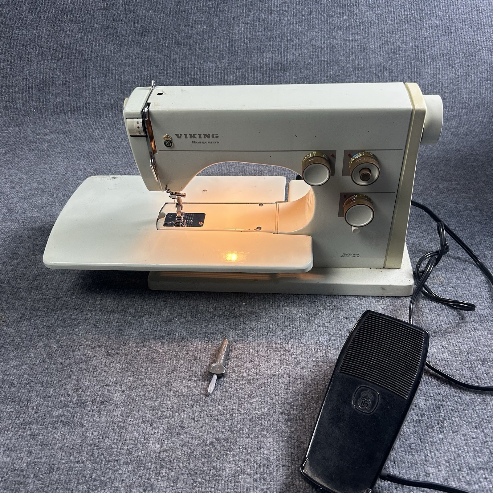 Husqvarna Viking 5430 Sewing Machine 5 Stitch Patterns 54-30