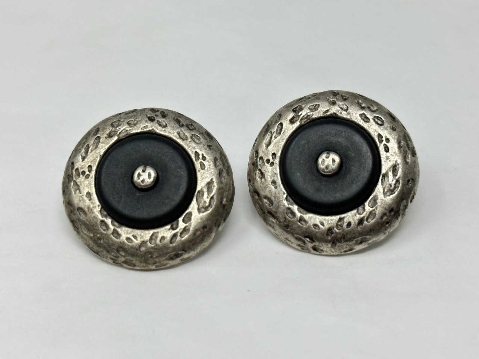 Beautiful Vintage Silvertone & Black Wood Inlay 15/16" Round Stud Earrings